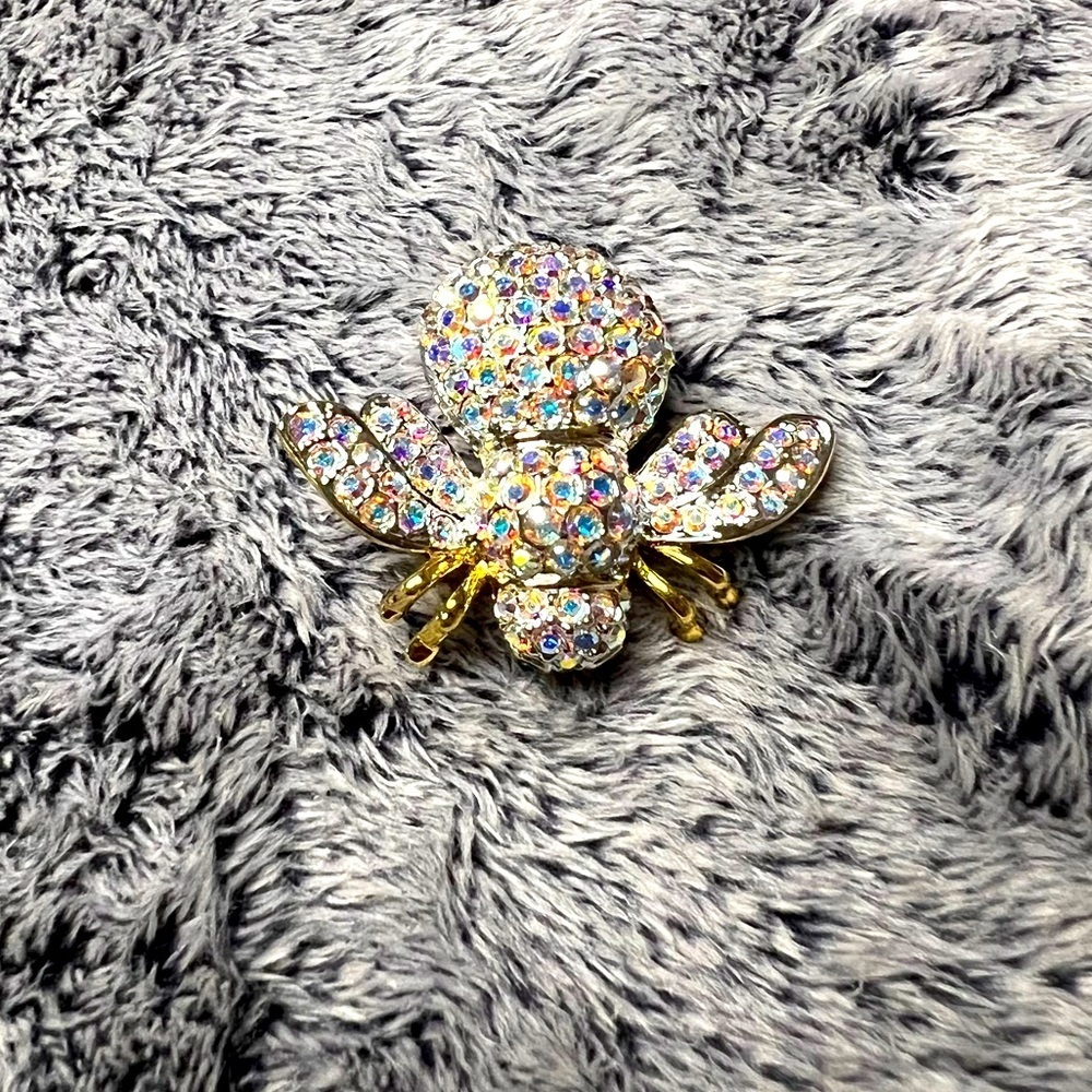 Joan Rivers Aurora Borealis Swarovski Crystals WINNER Bee Pin Brooch